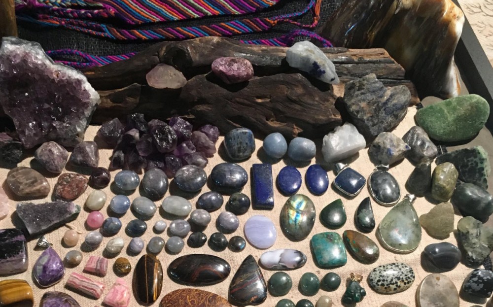 HIPPIE STONES