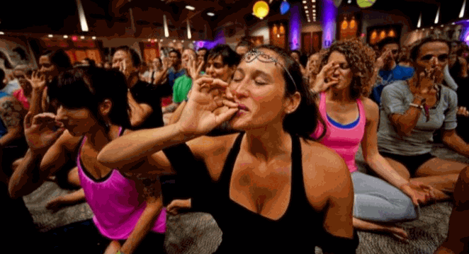 YOGA CANNABIS MOMS